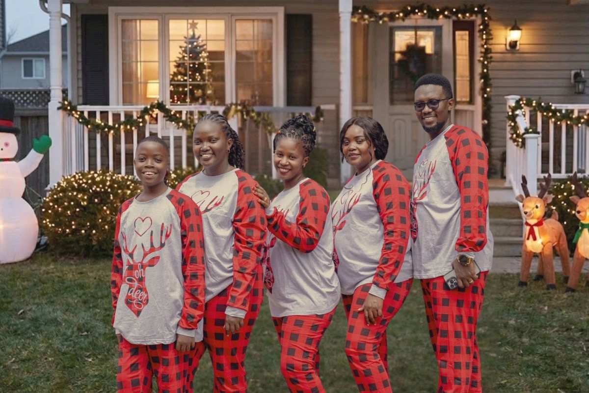 How to Make Your Lawn Christmas-Photo Ready
