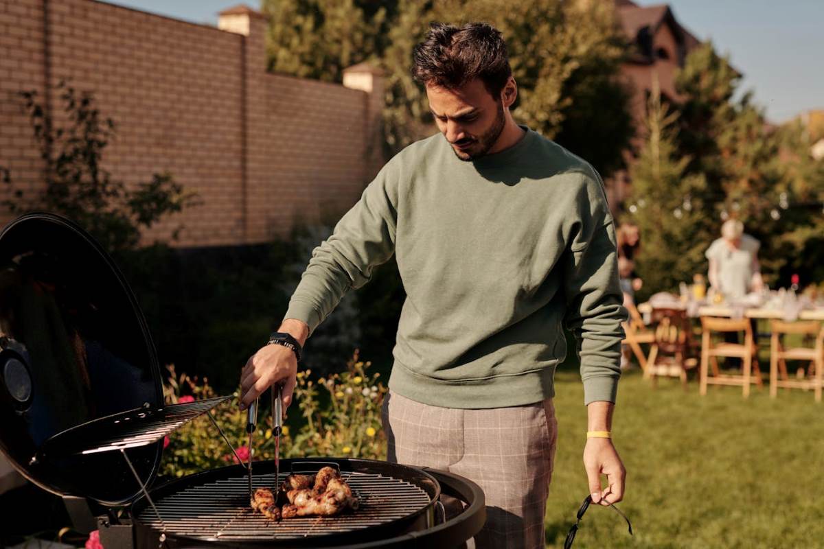 how-to-keep-lawn-looking-great-in-fall-with-sodpods-grass-plugs
