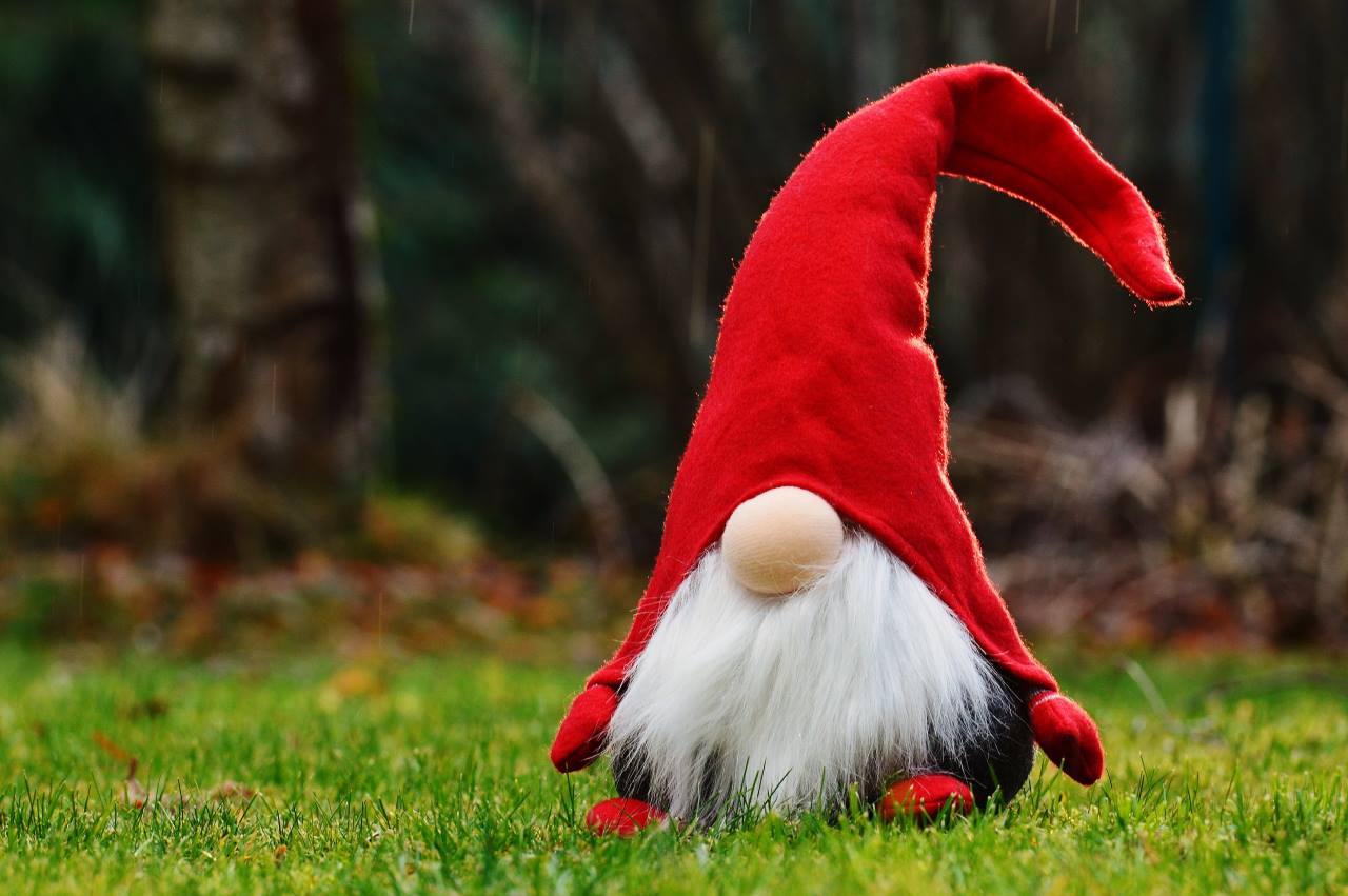 how-to-mow-around-holiday-decorations-lawn